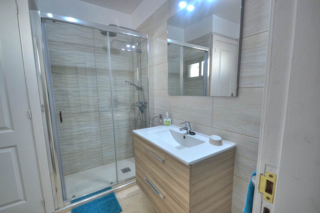 Bagno con cabina doccia
