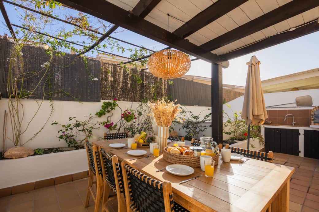 Terrace with dining area and outdoor kitchen in Corralejo
