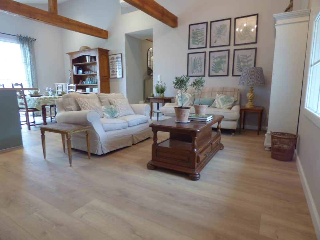 The Sitting Room has books, board games, jigsaw puzzles and even a Chess Board for guest use The Sitting Room has books, board games, jigsaw puzzles and even a Chess Board for guest use