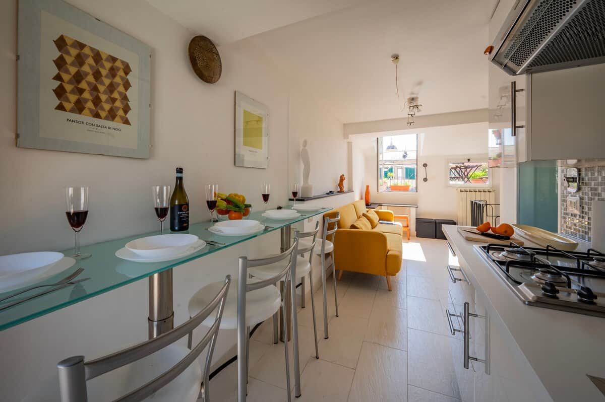 Confortevole e raffinata, la nostra zona pranzo è il posto perfetto per condividere momenti indimenticabili con chi ami!
