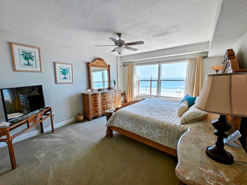 Ocean-front Master Bedroom with King bed, walk-in closet and ensuite bathroom.
