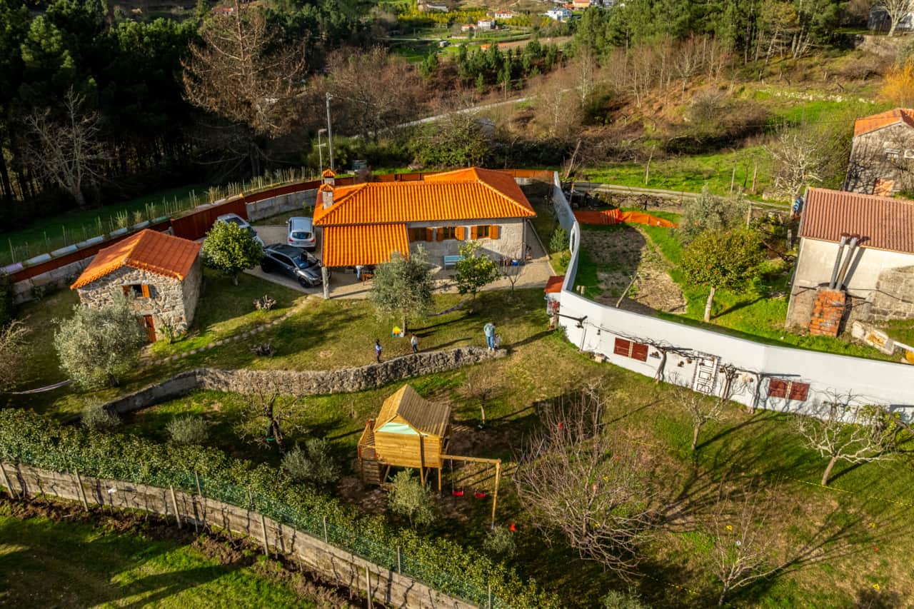 Fachada da nossa casa de pedra em Grilo, Baião, totalmente recuperada.