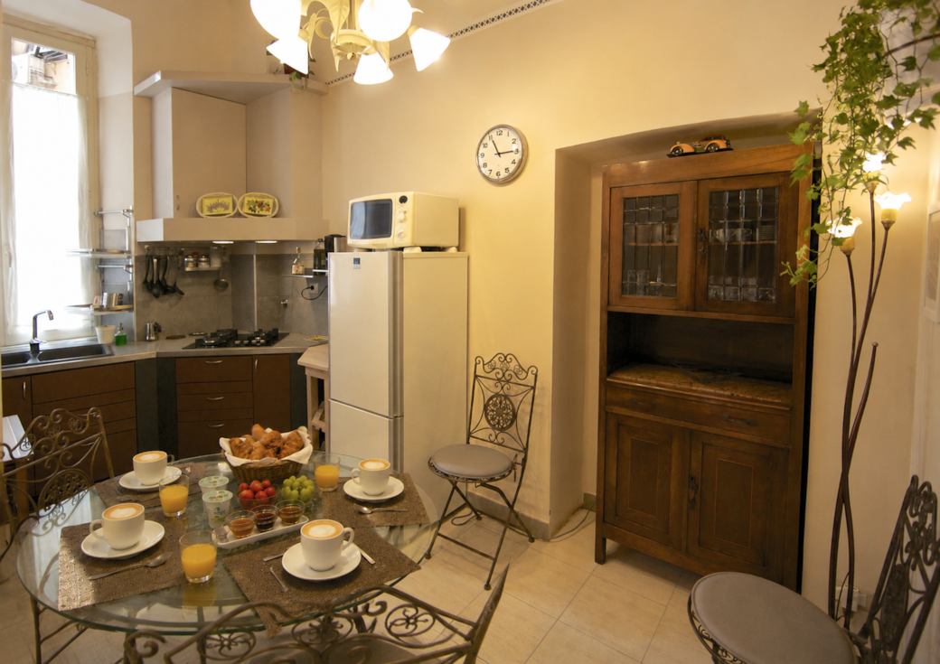 Inizia la giornata con una piacevole colazione prima di partire alla scoperta di Roma.