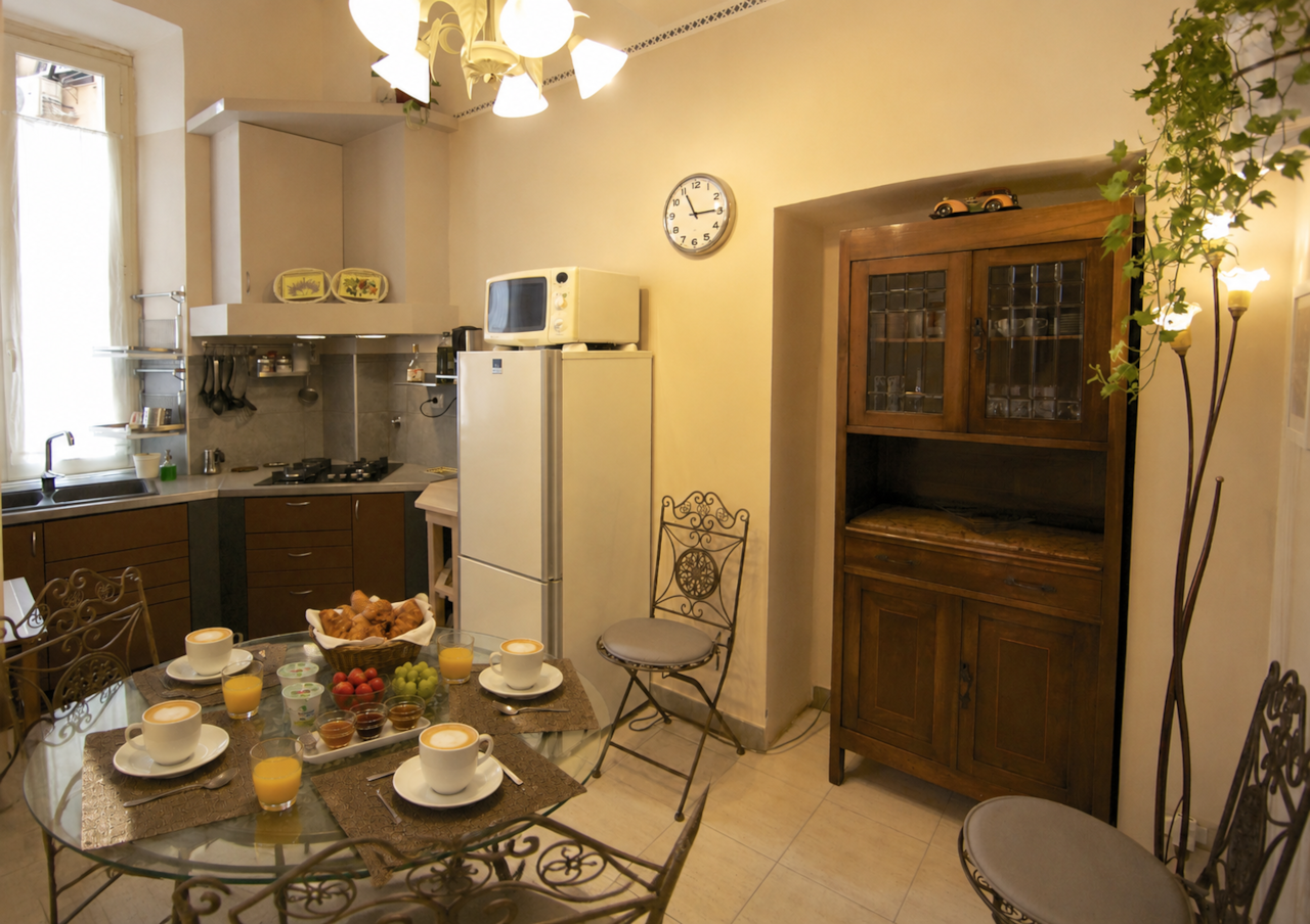 Inizia la giornata con una piacevole colazione prima di partire alla scoperta di Roma.