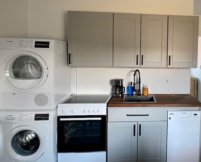 Private Kitchen with Laundry