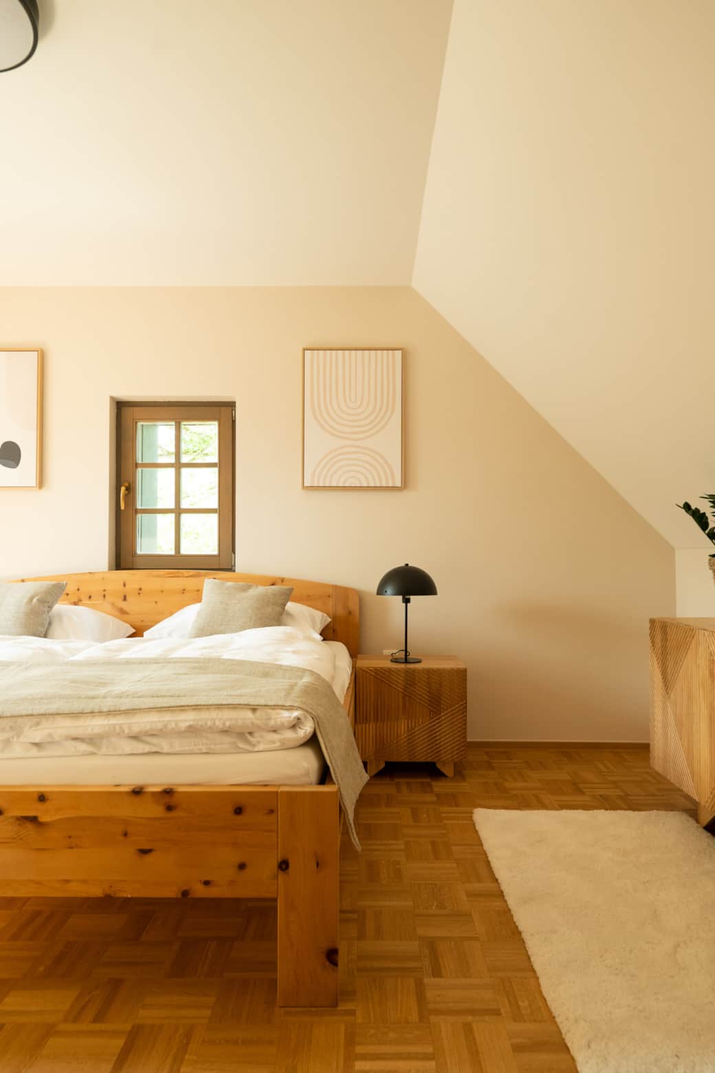 Schlafzimmer 1