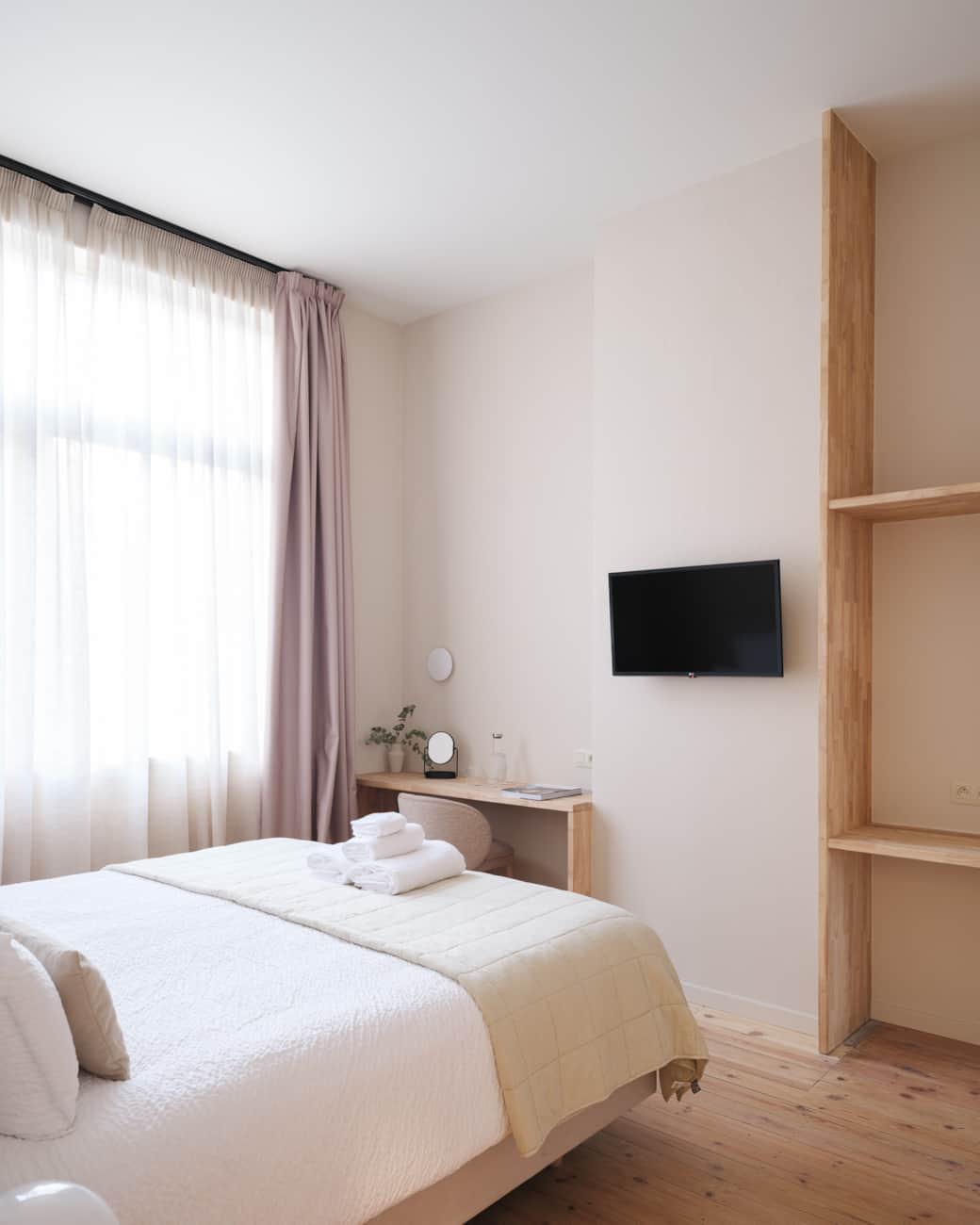 ROOM LO DOUX