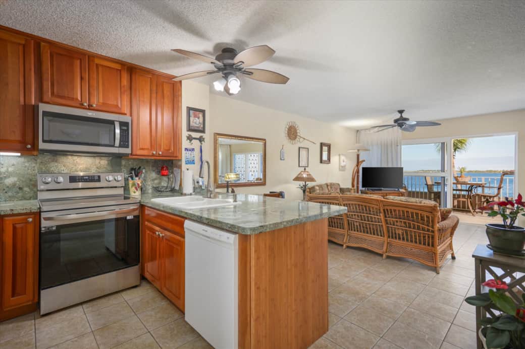 Kitchen & Living