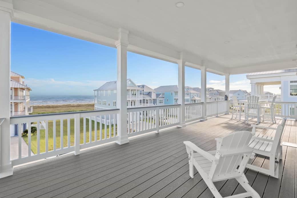 Front deck 2nd floor with beach view Front deck 2nd floor with beach view