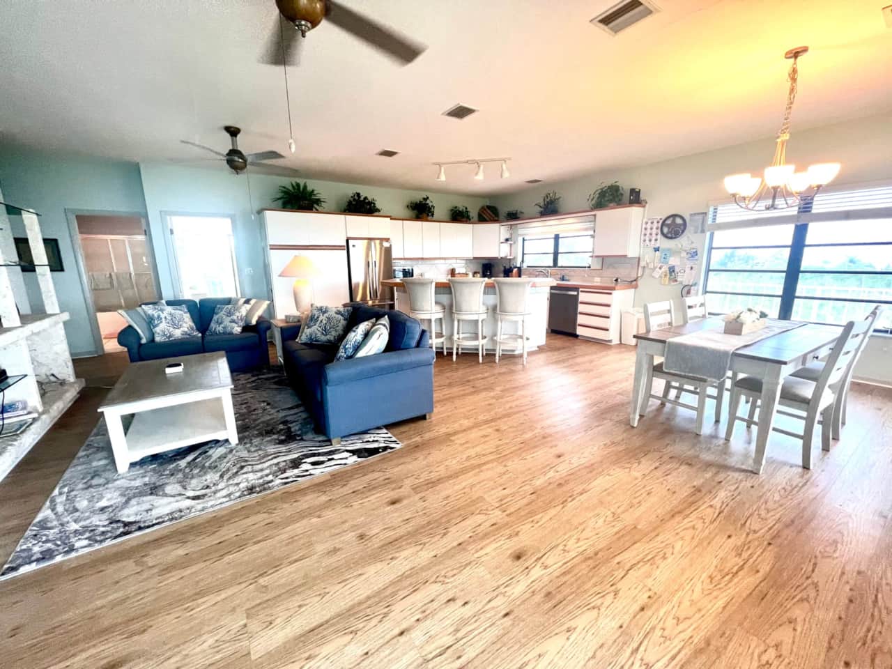 Open Floorplan Kitchen, Living Room, Dining Room 