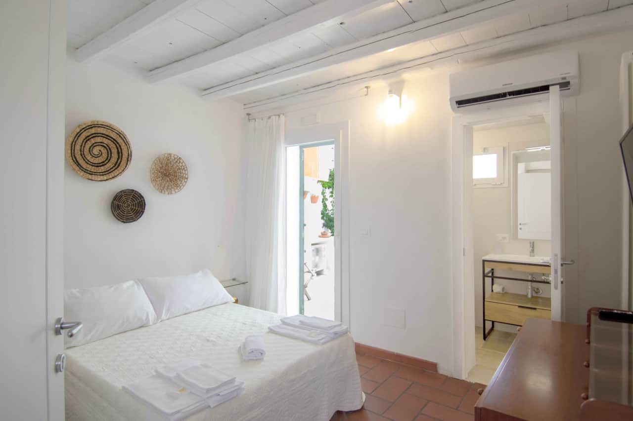 Adriana - bedroom - en-suite bathroom - private terrace access