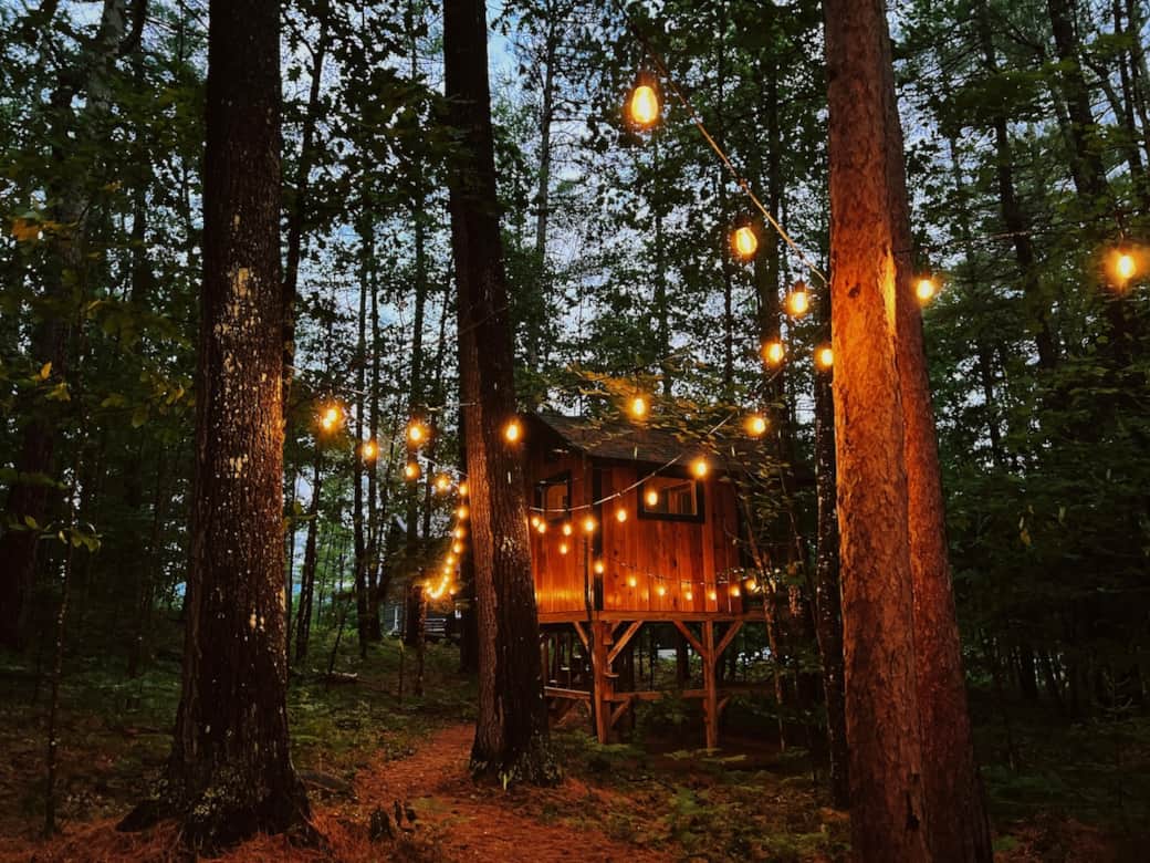Welcome to The Firefly Haus. A mountain wonderland located on 3.5 acres of private land for you to explore and make memories. Separate treehouse on property for you to explore. Located 15 min to Whiteface and the High Peaks, 30 min to Lake Placid 