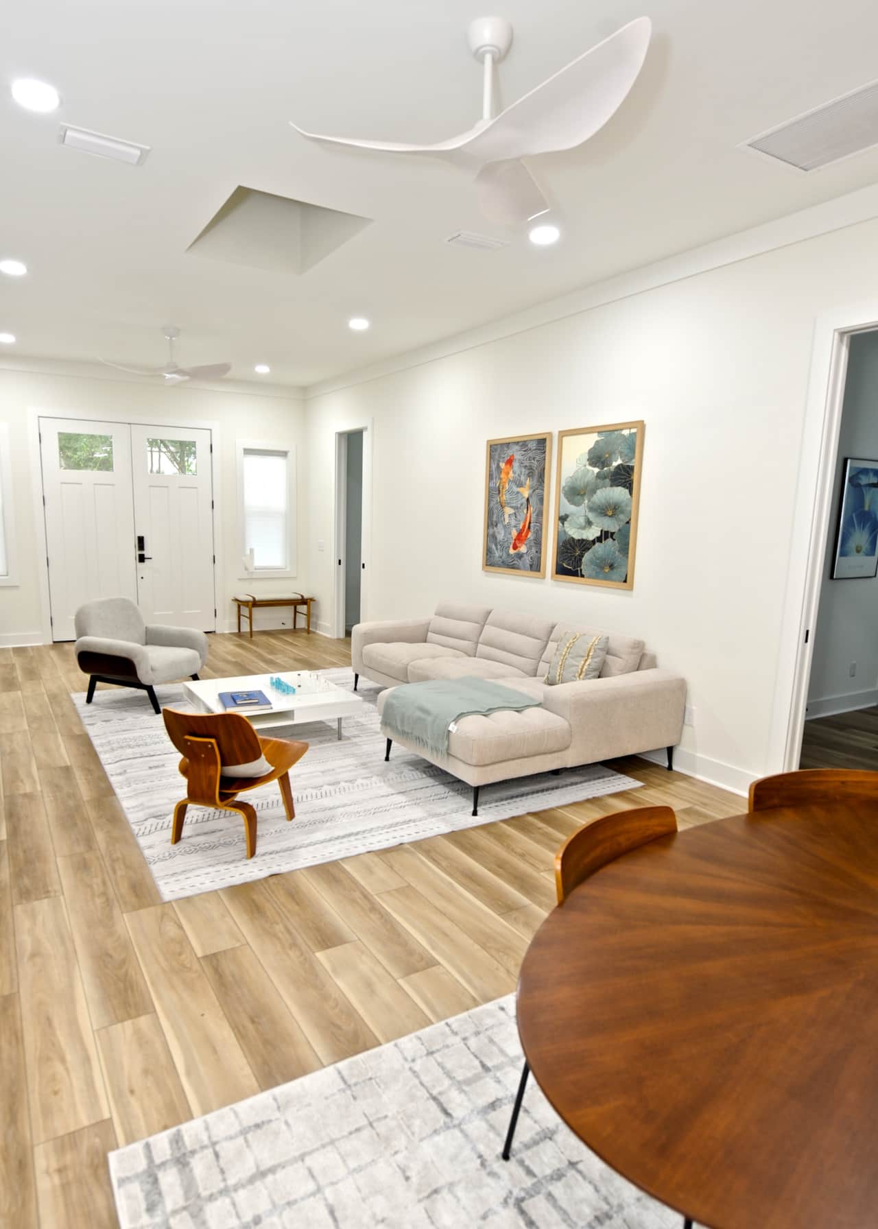 313 N 9th St - Living Area 1