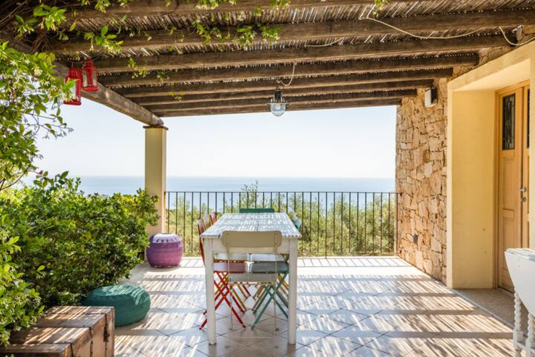Terrasse avec magnifique vue mer