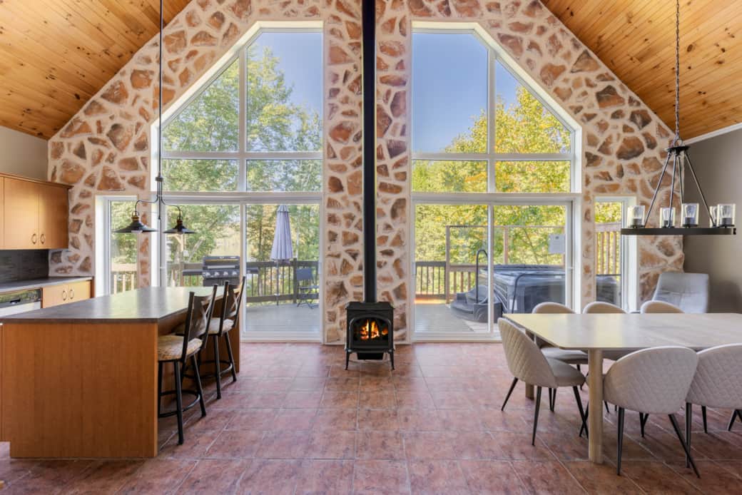 Vue d'ensemble, cuisine, salle à manger