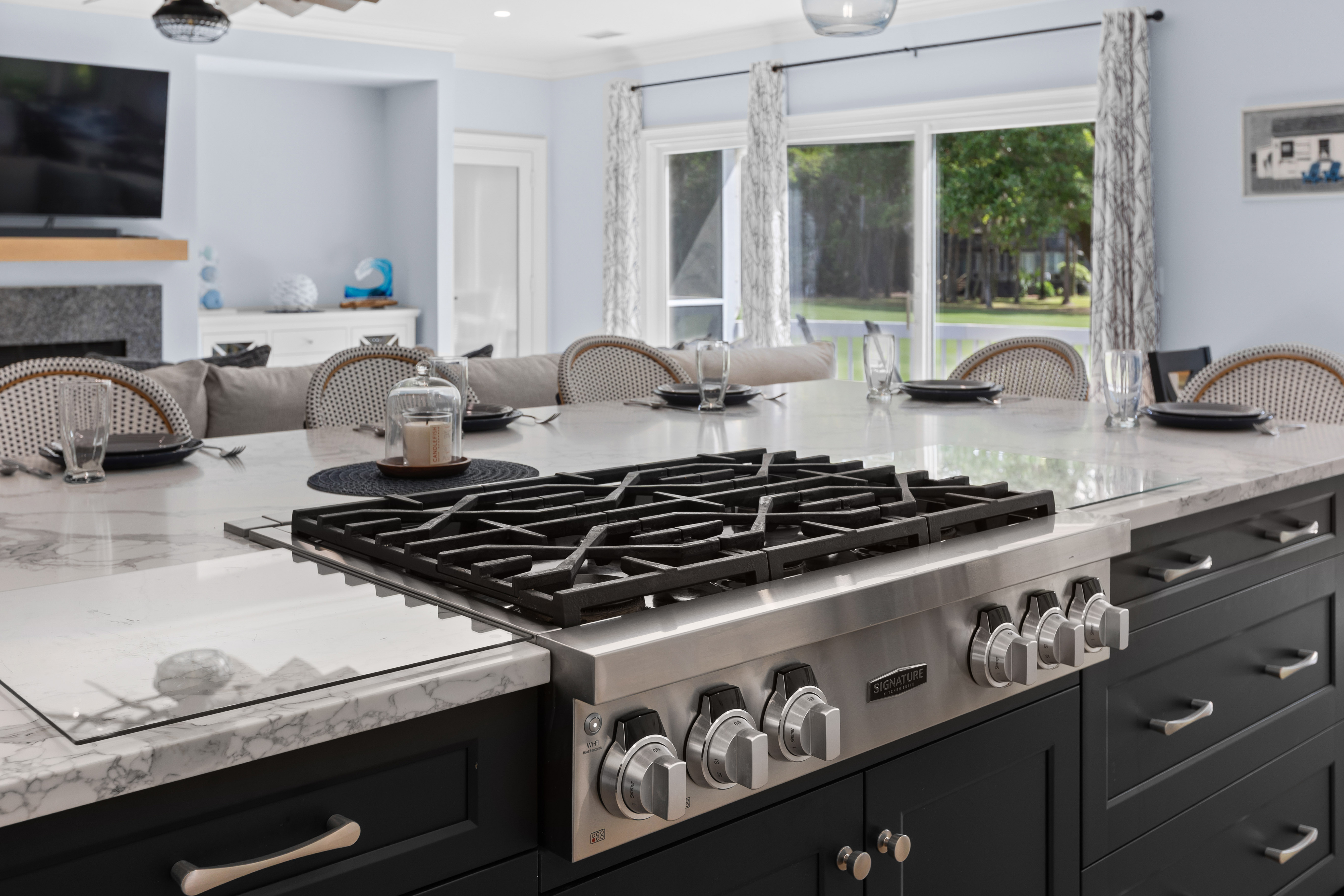 Kitchen and Dinning area