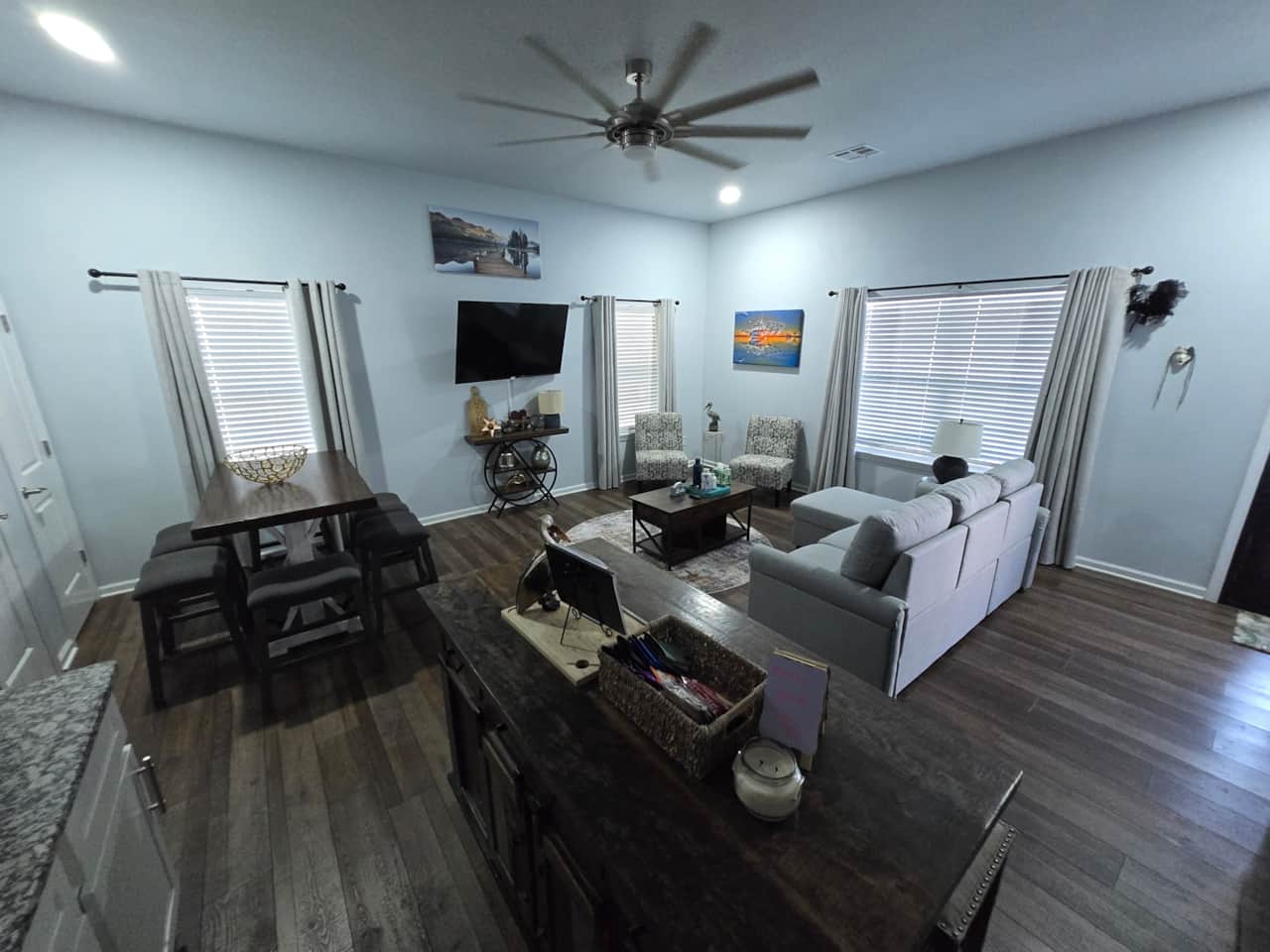 Overview dining and living area