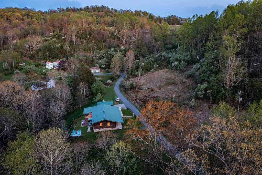 Nestled on a secluded road with no traffic, yet minutes away from eating, shopping and recreation