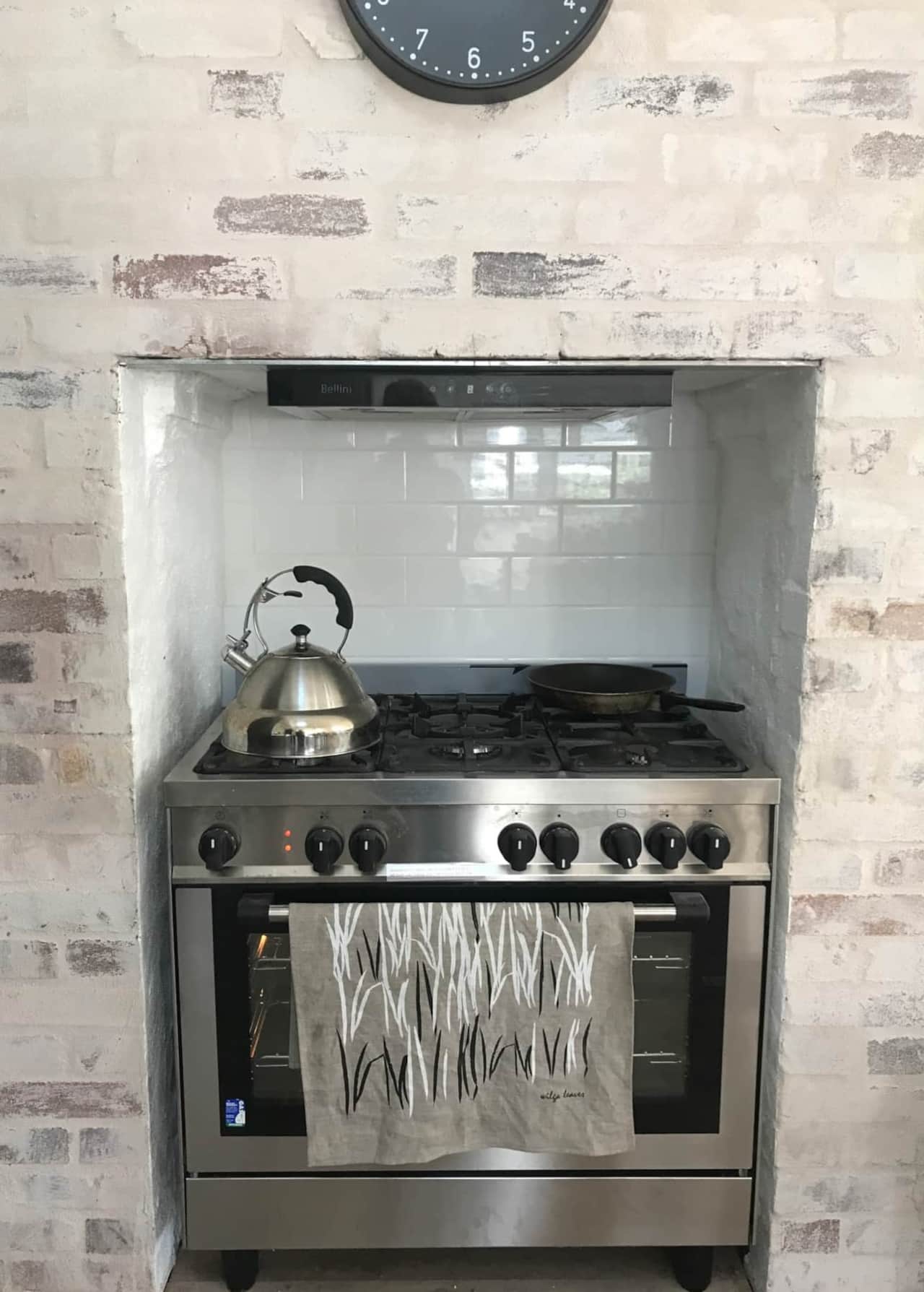 Gas cooktop and 900mm electric oven