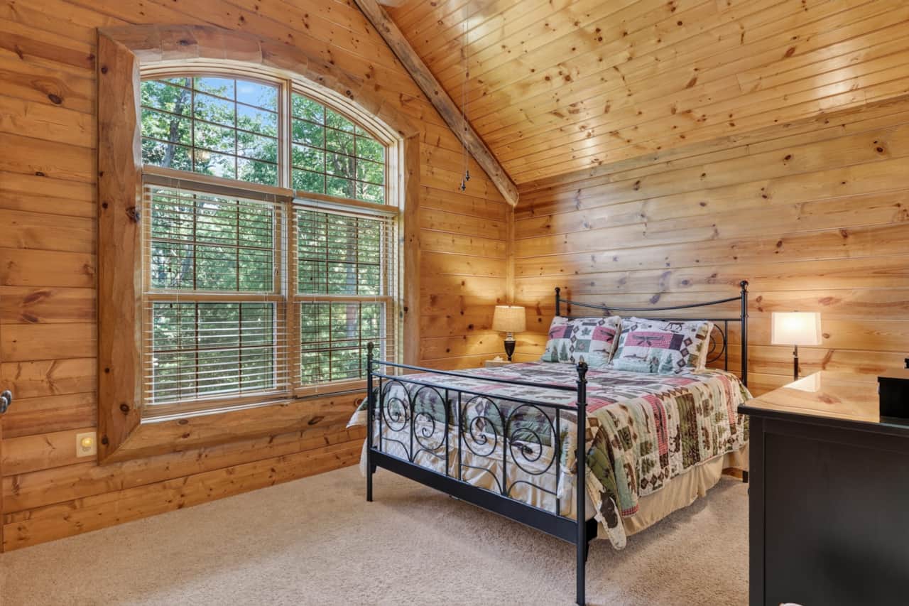 Queen bedroom upstairs