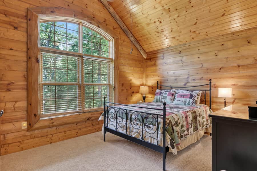 Queen bedroom upstairs