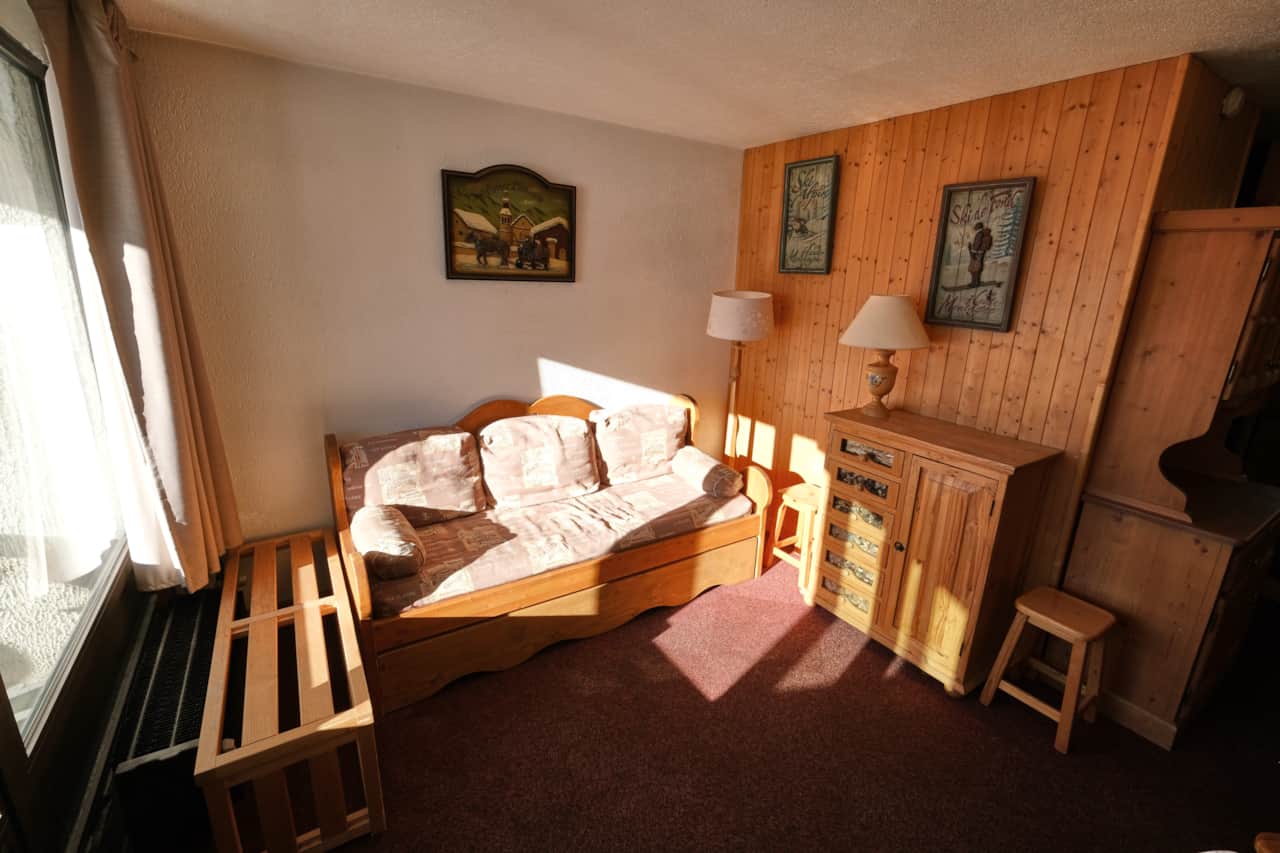 Salon avec banquette près de la fenêtre — Les Névés, Val Thorens