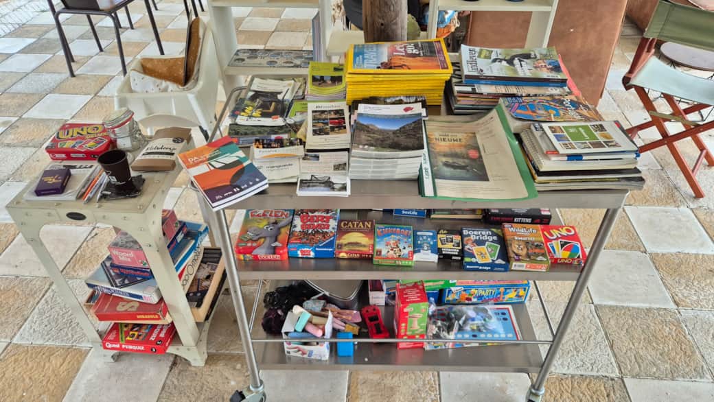 Games and bookes Games and bookes