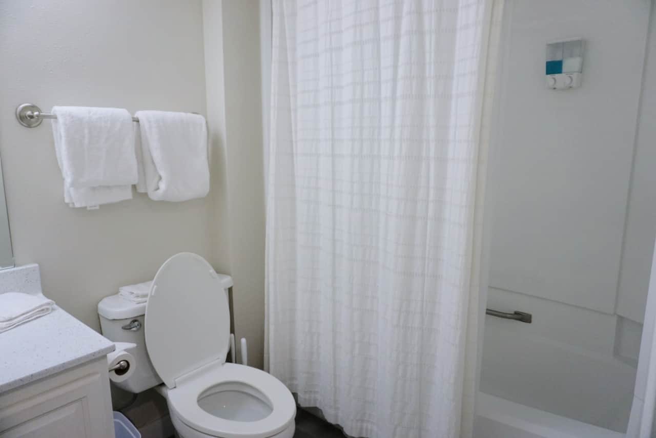 Shower Tub w/ Vanity