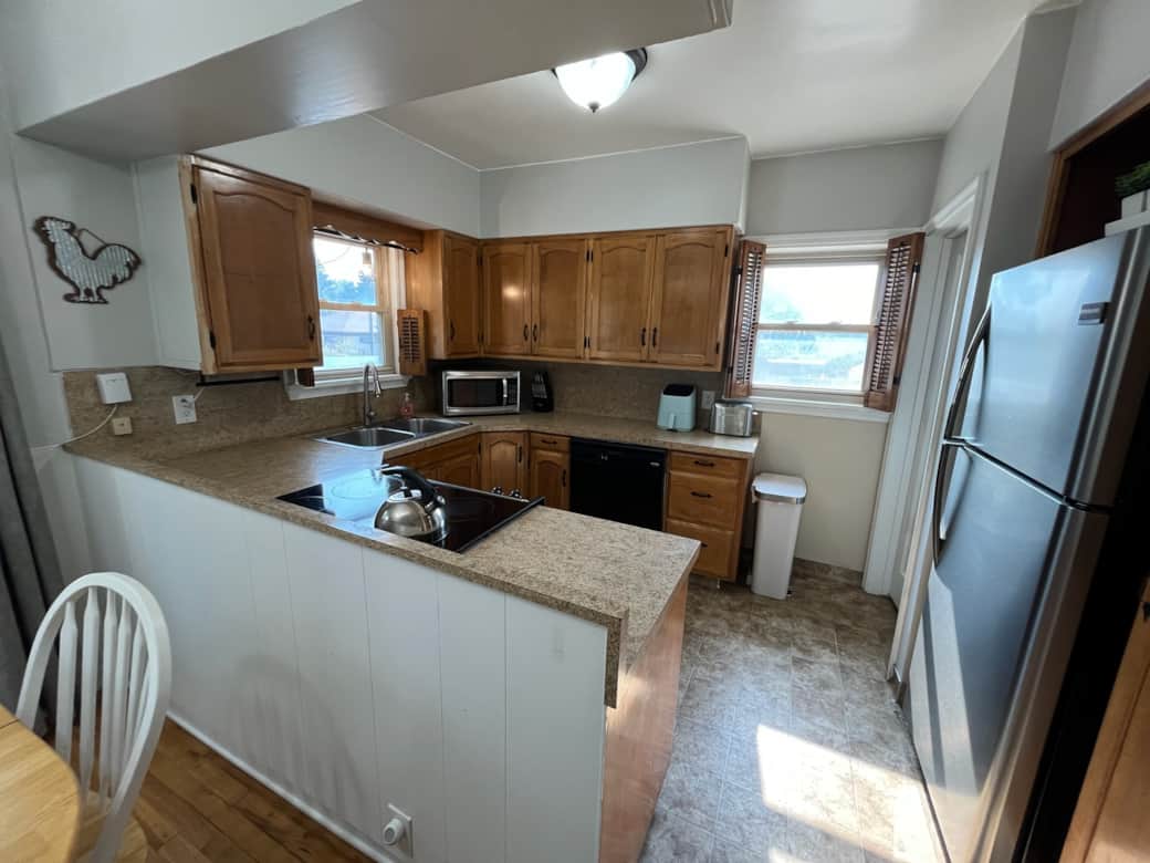 Fully stocked kitchen with modern appliances and plenty of counter space. Fully stocked kitchen with modern appliances and plenty of counter space.