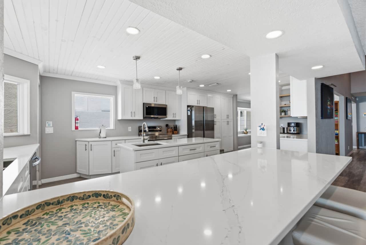 Main Kitchen with Large Serving Bar