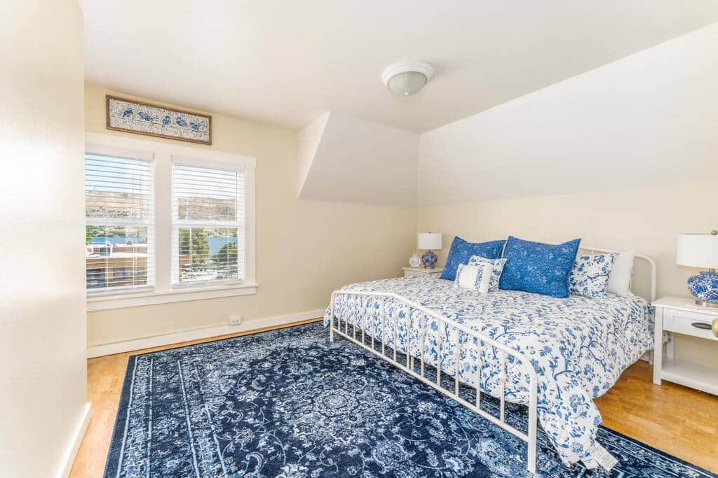 Upstairs Bedroom #1 with King Bed Upstairs Bedroom #1 with King Bed