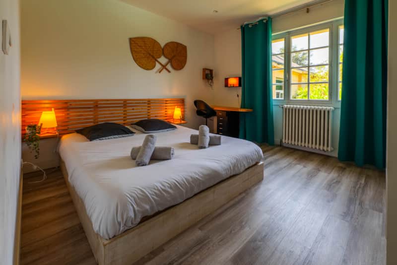 Villa de la Plume – Chambre 4 avec vue sur le parc