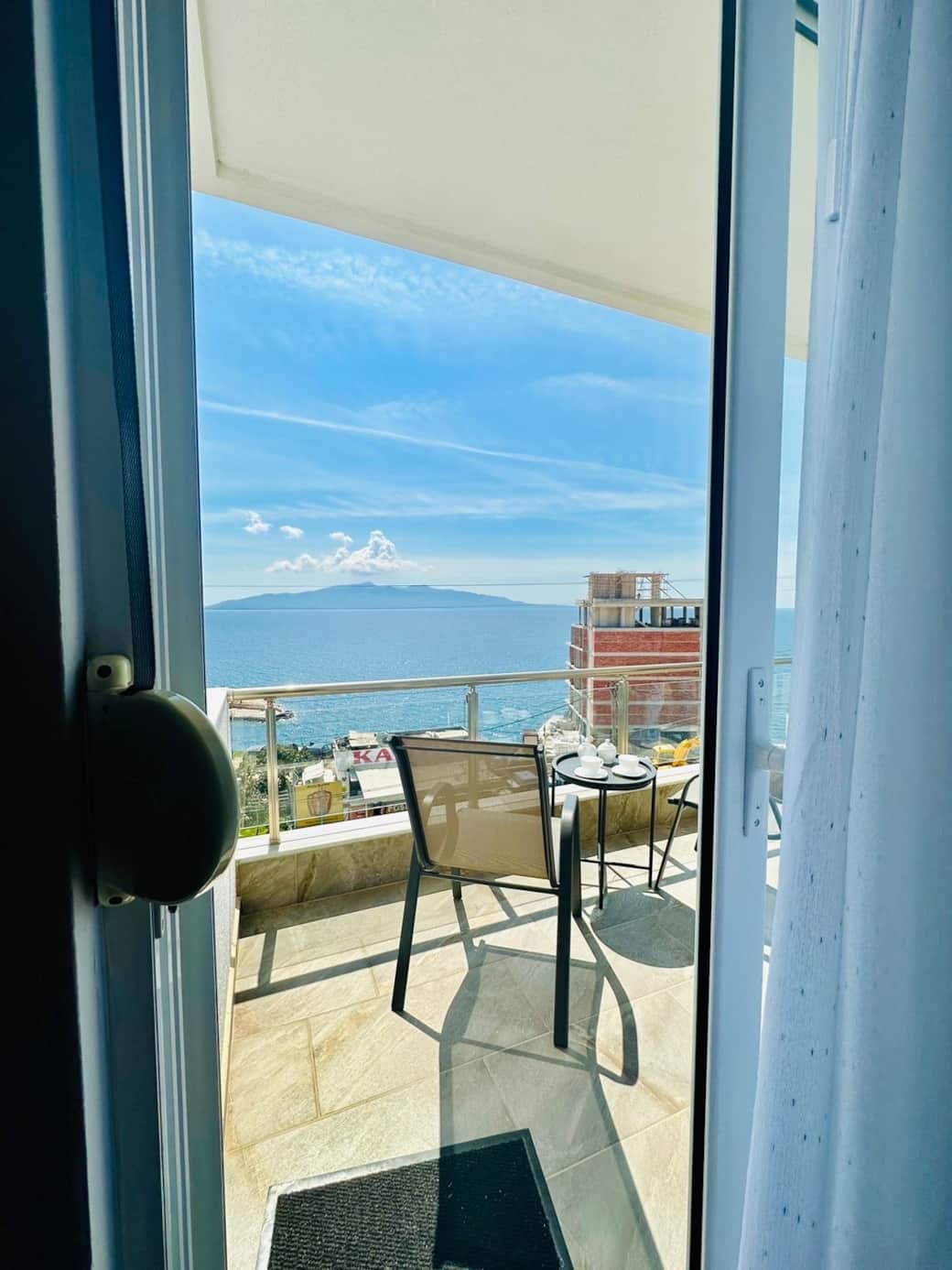 Seaview, Balcony