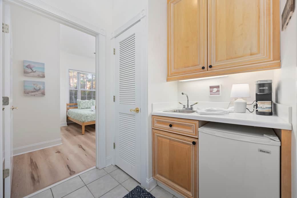 Kitchette connects bedroom 3 and 4 Kitchette connects bedroom 3 and 4