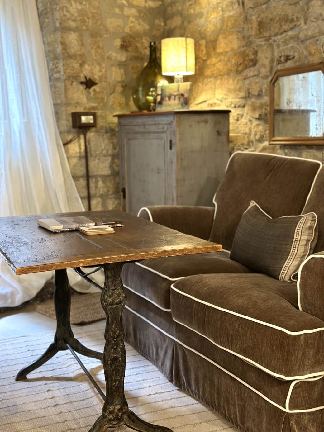 LIVING ROOM
Multi use table- Dining table, coffee table and/or desk.