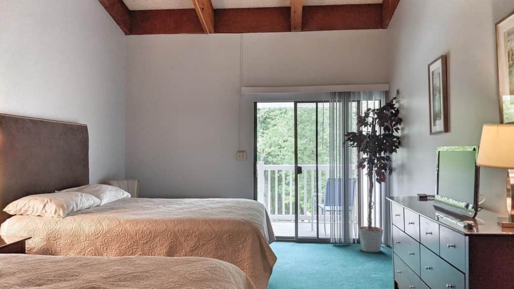 Room with two queen beds Room with two queen beds