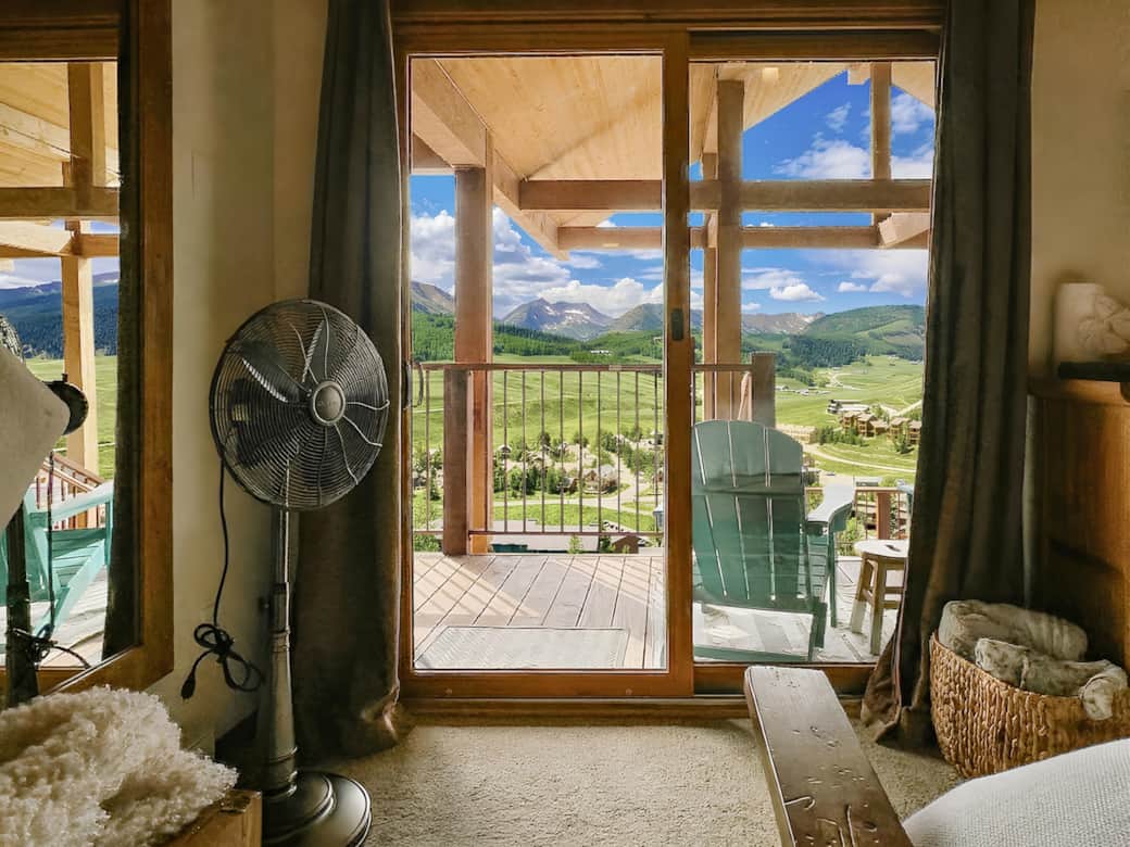 This condo sits high up on the mountain giving you a commanding view over the entire valley.