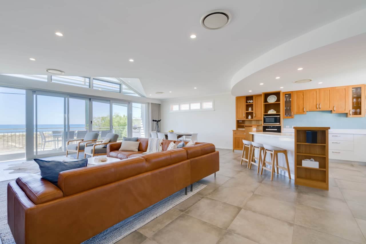 GEOGRAPHE SAILS - LIVING AREA