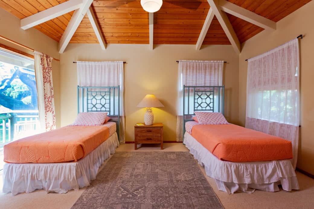 Bedroom 2 with two twin beds and en-suite 