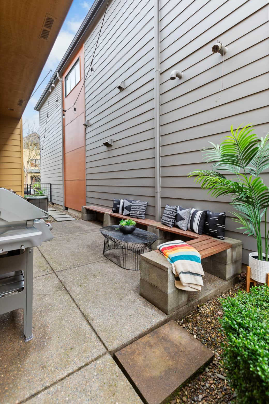 SIDE PATIO 3