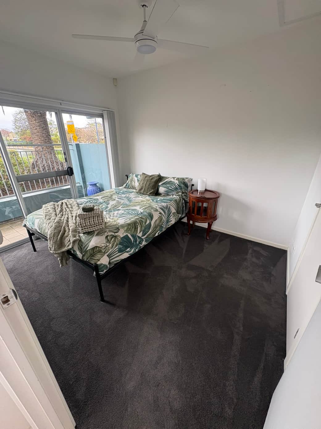 A very comfortable bed and blanket - Bedroom 2