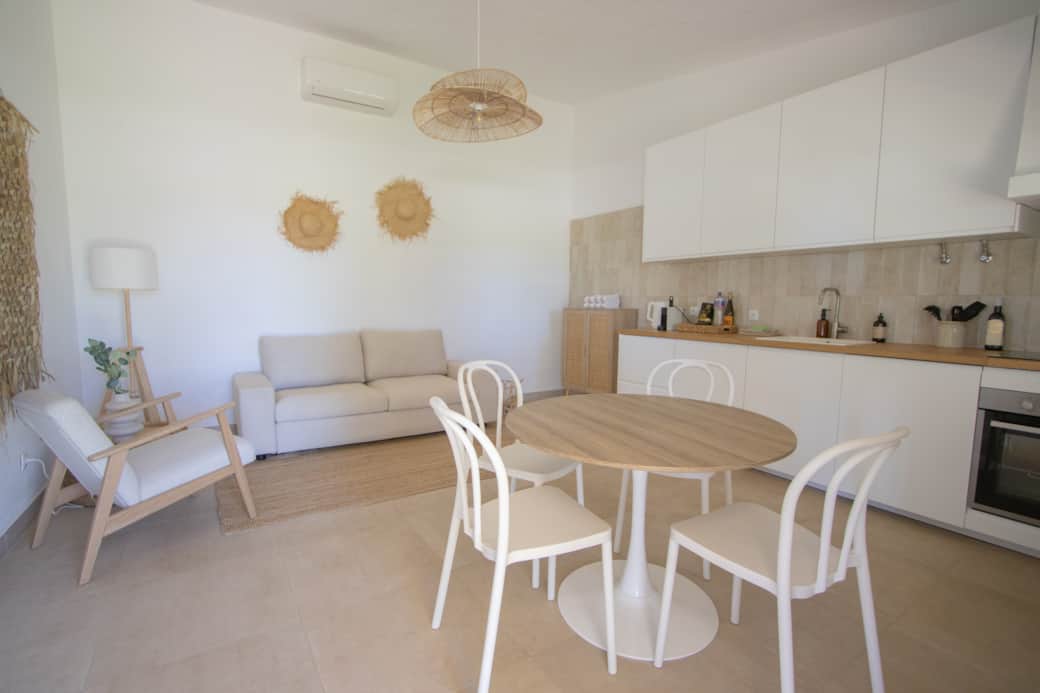 Living (with sofa bed 140x200cm) Living (with sofa bed 140x200cm)
