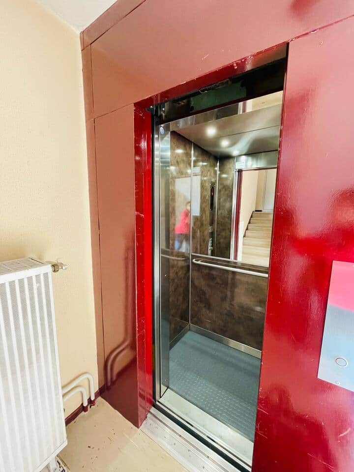 Elevator Elevator