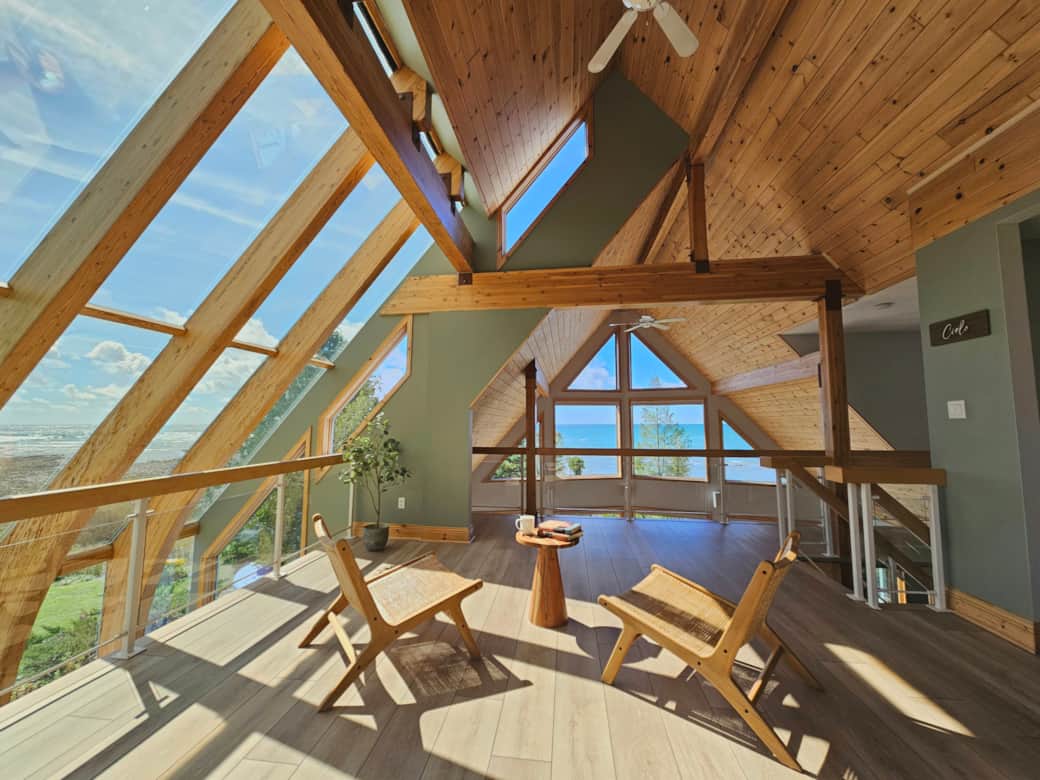 The unique architectural design of the cottage features an unparalleled sky view and lake view.