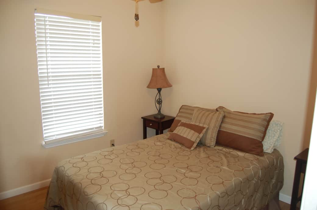 Bedroom 1 - Queen