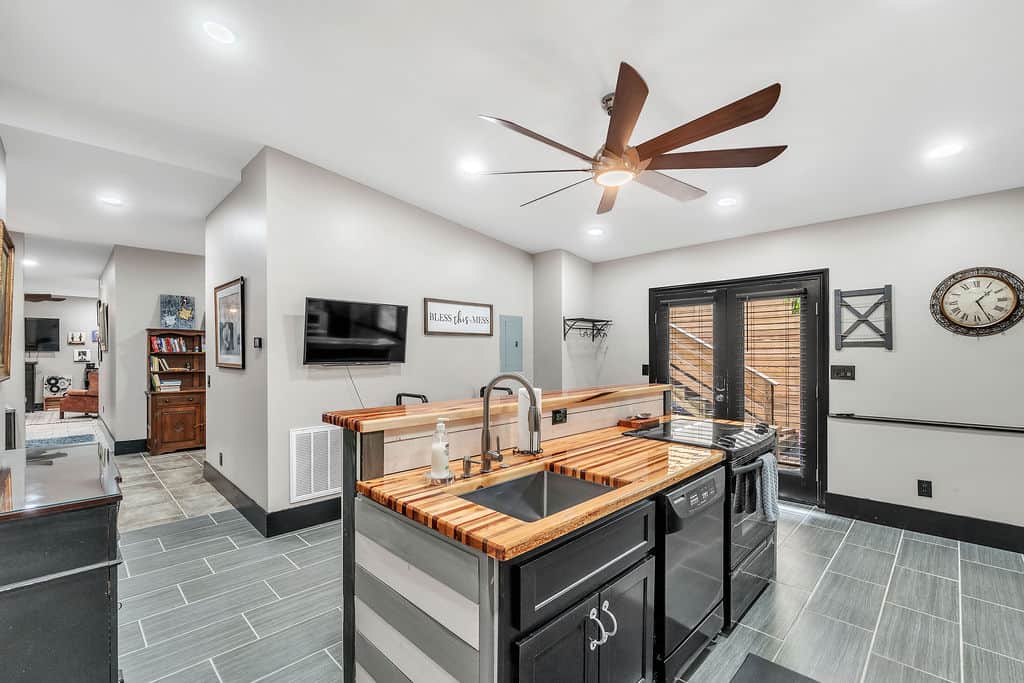 139M Kitchen2