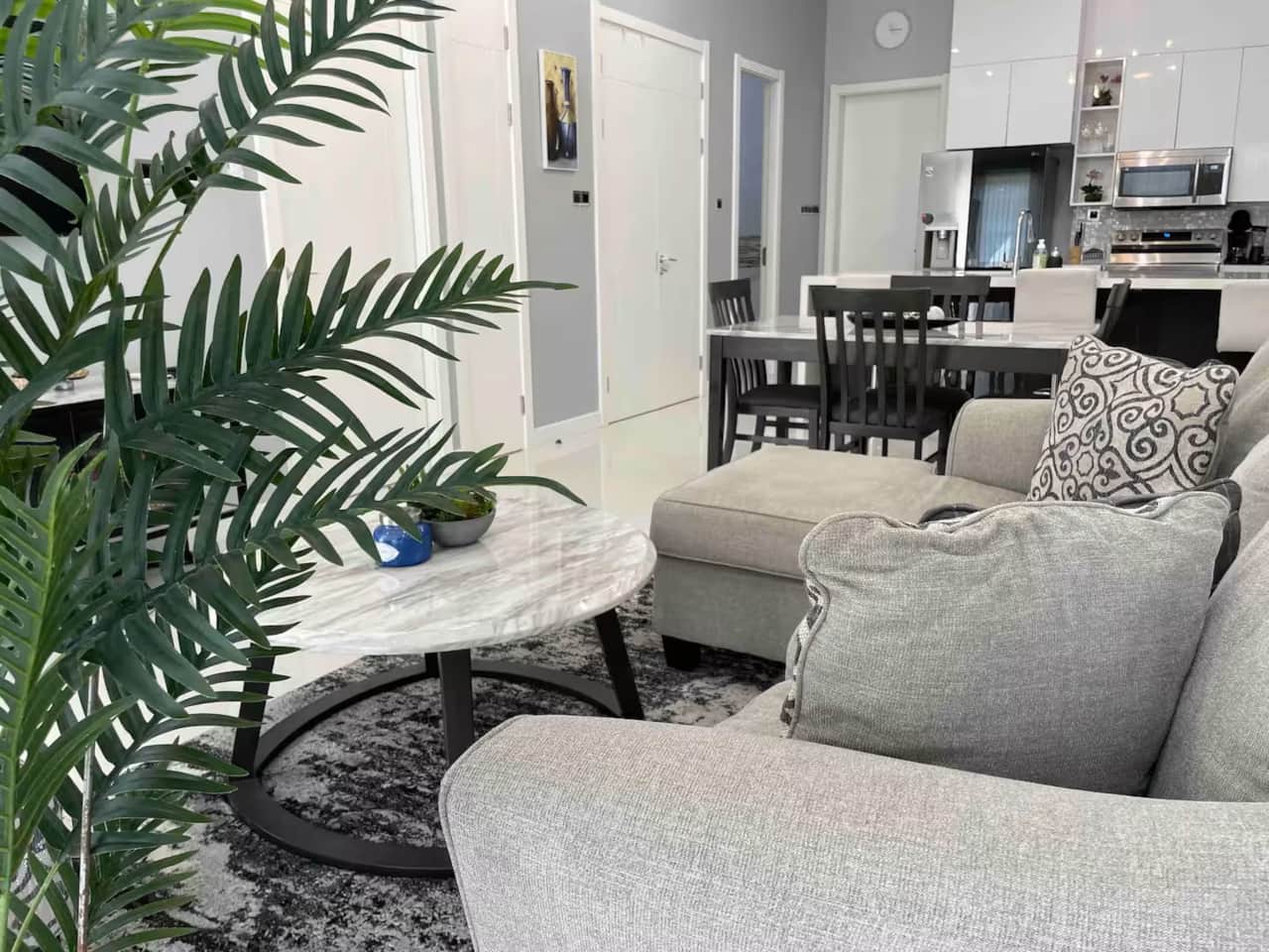 Kitchen & Dining