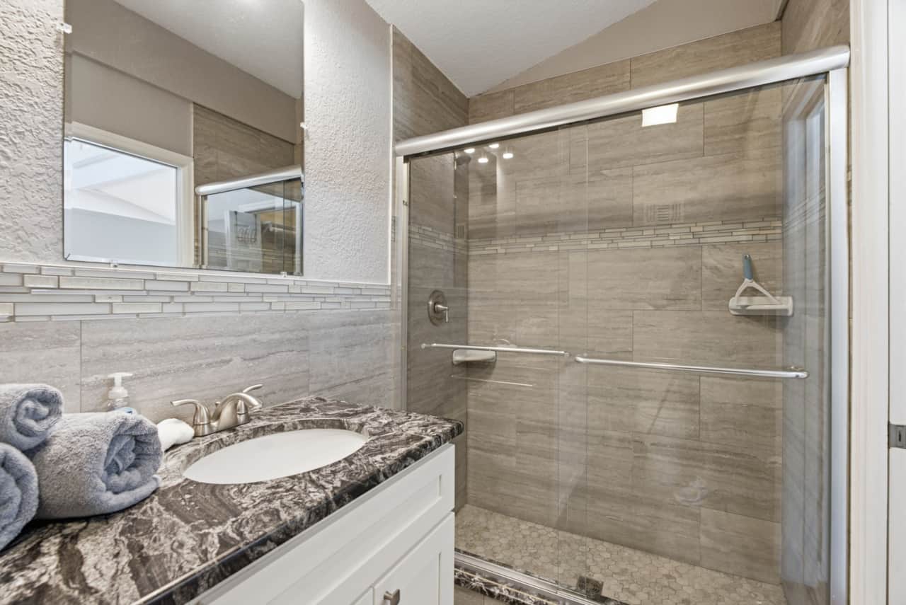 Bathroom4.jpg