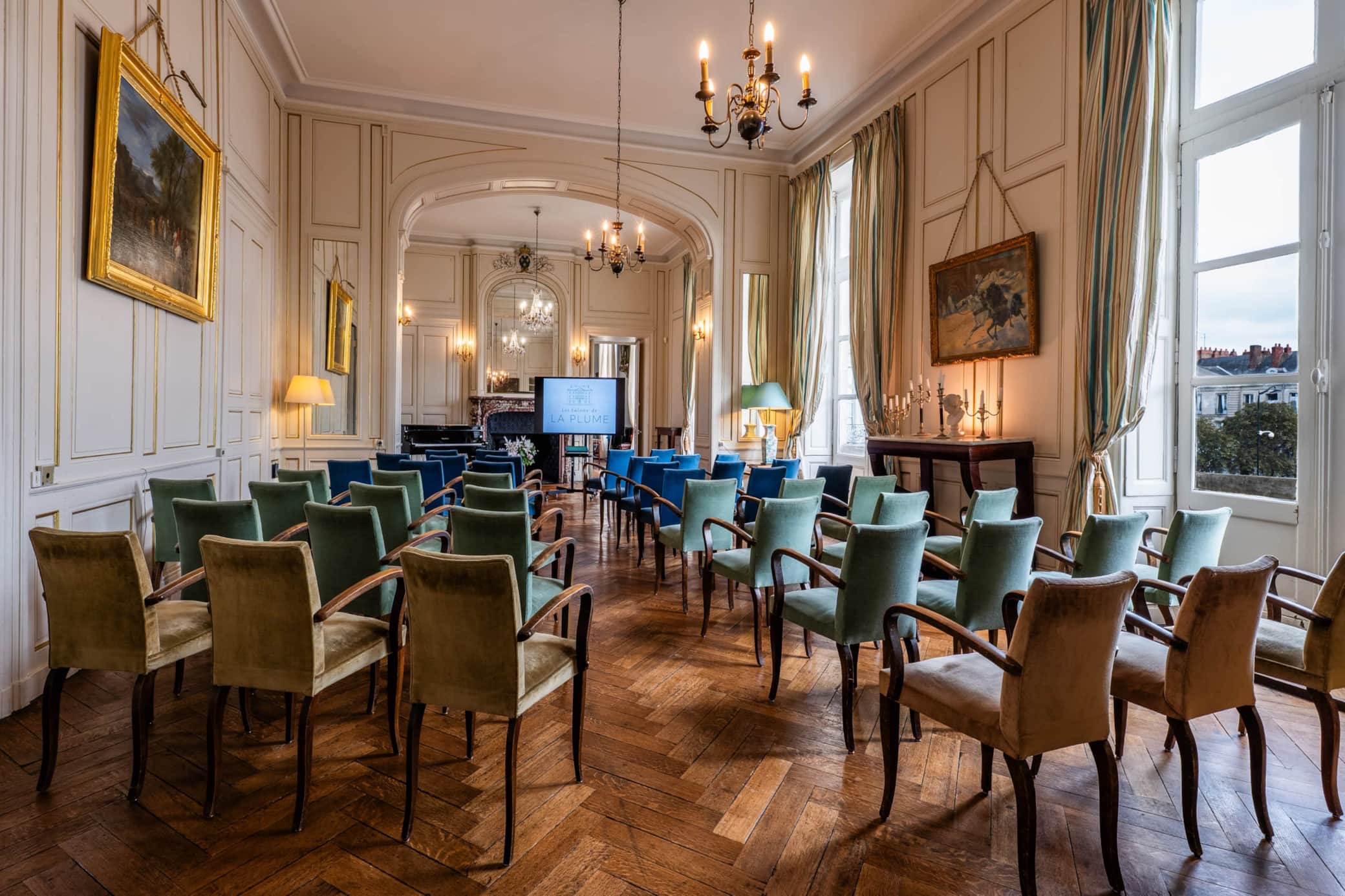 Grand Salon des Salons de la Plume en configuration conférence professionnelle