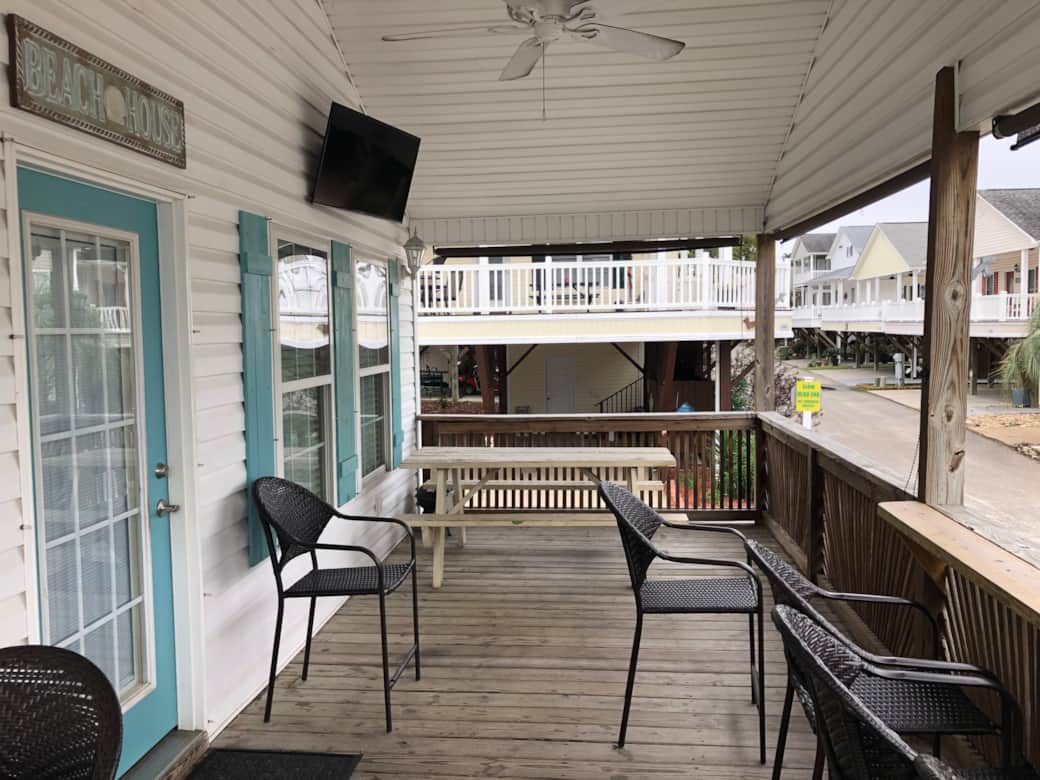Ample seating, picnic table & flat screen tv Ample seating, picnic table & flat screen tv